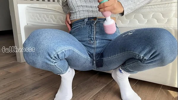 Stepmom cum squirt in Tight wet leggings