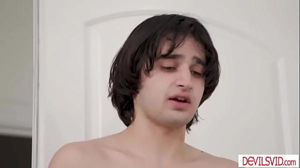 Teen letting stepcousin fuck her at home