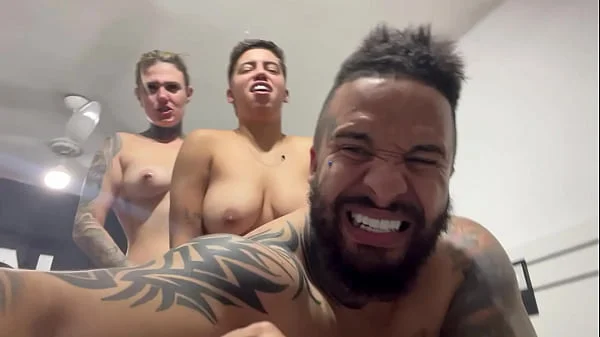 Aquele sexo gostoso sentindo a socada ate o fim no cu e na buceta no pelo ate gozar juntos !