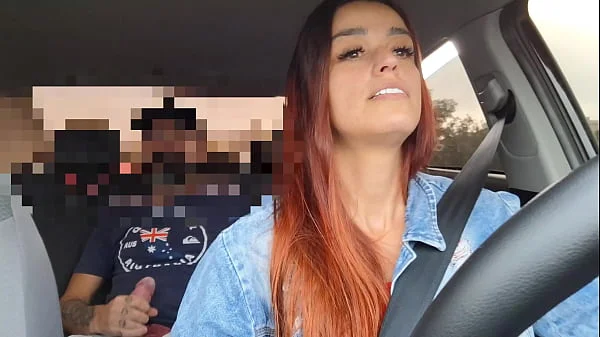 Motorista de app safada pegou passageiro se masturbando por trás e fudeu com ele sem camisinha!