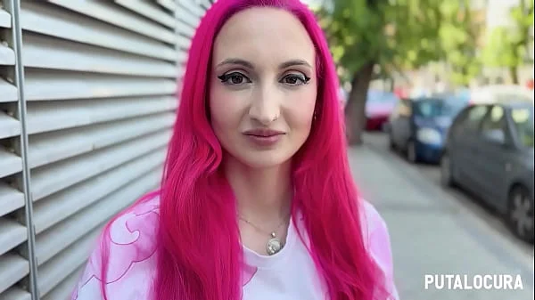 PutaLocura - Pillada a tetona friki Victoria Arias para un concurso muy caliente