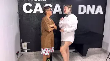 Ela nunca exprimentou uma pica na vida virgem de pica ! Ela quer muito foder comigo ai falei meu marido tem q te foder tbm ! Será q aceitou essa proposta ?