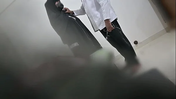 Hijab muslim lady got fucked doggy style by doctor