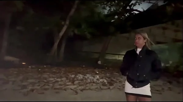 MINHA ESPOSA DANDO PRA OUTRO NA AREIA DA PRAIA