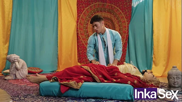 Chudai - Milf Hindú de grandes tetas le es infiel a su esposo con masajista pervertido.