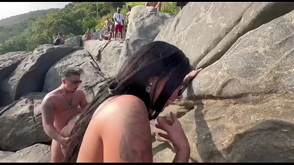 Sexo em grupo na praia de nudismo no Rio de Janeiro