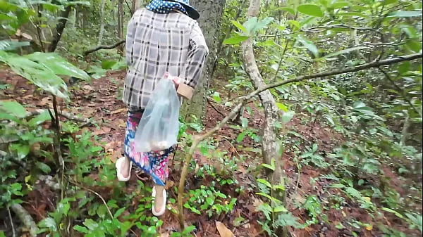 Amateur Thai villagers have sex in the forest public 4K 18