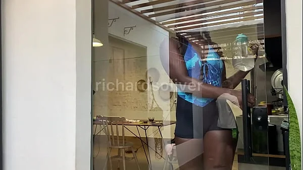 Casada faz anal com Jardineiro novinho e pede leitinho na boquinha. - Fernanda Chocolate Richards Oliver