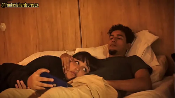 Tengo sueño hermanastro, dejame acostarme en tus piernas, pero no metas tu pene en mi boca por favor!!