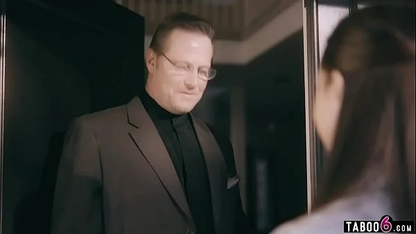 Babysitter teen makes a generous deal with the