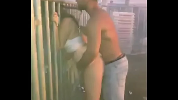 Metendo na amiga no baile funk