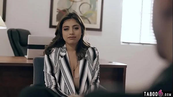 Psychiatrist manipulates huge tits girl into having sex