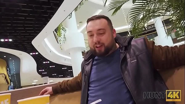 HUNT4K. Acquista la moglie di uno sconosciuto al centro commerciale