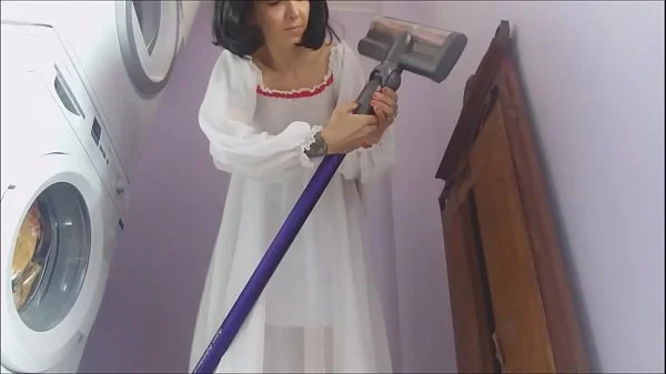 what a naughty housewife! all naked and struggling with the vacuum cleaner