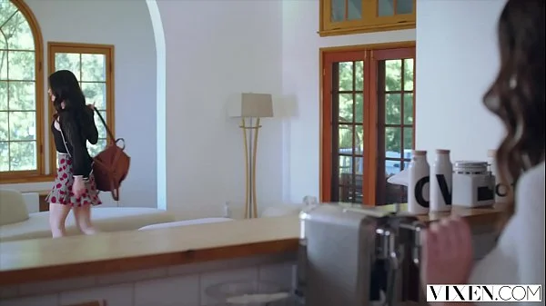 VIXEN Jade Nile Gets Help From Her Roommate To Open Her Boyfriends Eyes