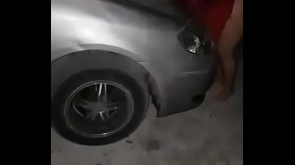 Mi esposa con un chico que conocimos en el club