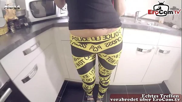 Deutsche brünette Freundin bekommt creampie in der Küche mit sperma reinspritzen