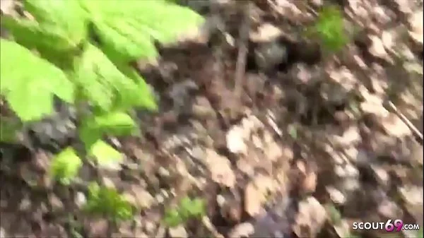 German Public - Deutsche Studentin Elisa in Berlin mitten im Park gefickt