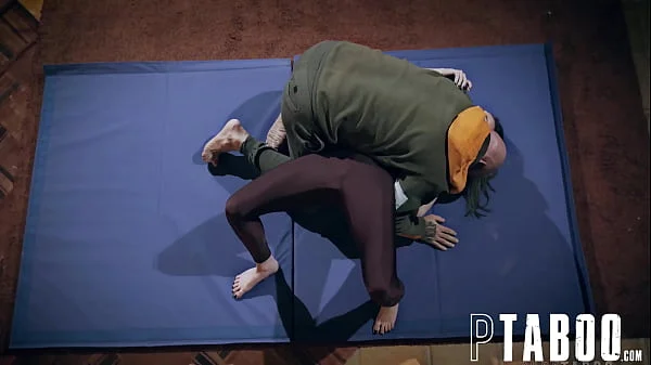 Bratty Hollywood Actress Casey Calvert Loses Sex Bet With Stuntman