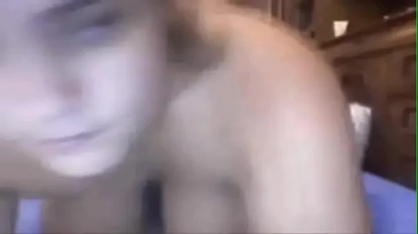 بتسمع سكس يقلعها ويركبها زبره ويستمتع معاها نار
