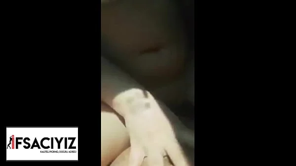 Arabada kocasini aldatiyor (ifsaciyiz.com)