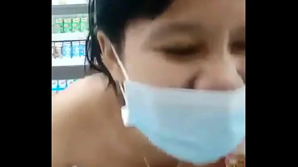 Siskaeee pamer tetek di supermarket