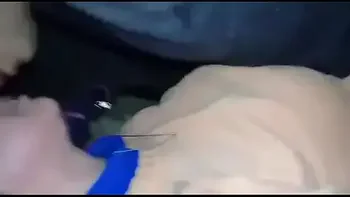 Sacandole la virginidad a mi amigo