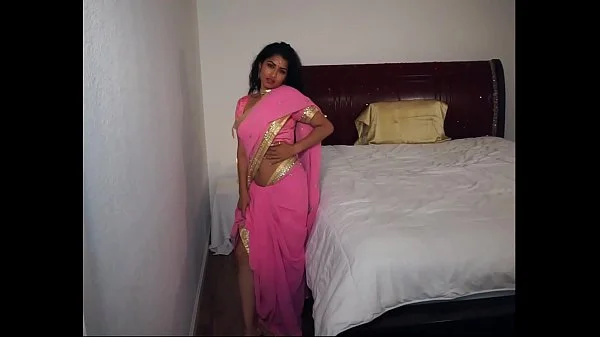 Seductive Dance by Mature Indian on Hindi song - Maya