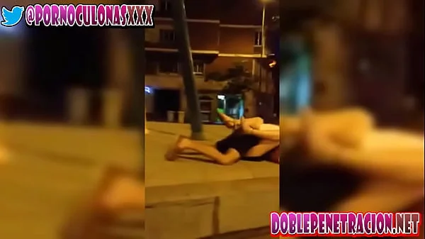 Me encontre con esta pareja FOLLANDO en la calle