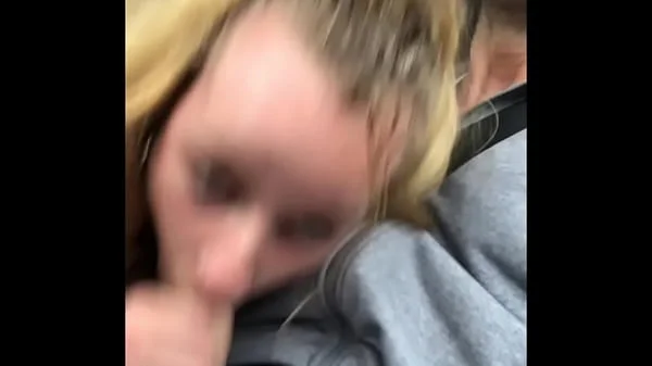 Sucking an amazing cock in the car !