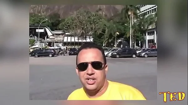 Peguei as duas em frente ao pão de açucar no Rio de Janeiro