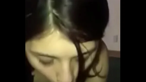 Babando e gemendo enquanto mama!