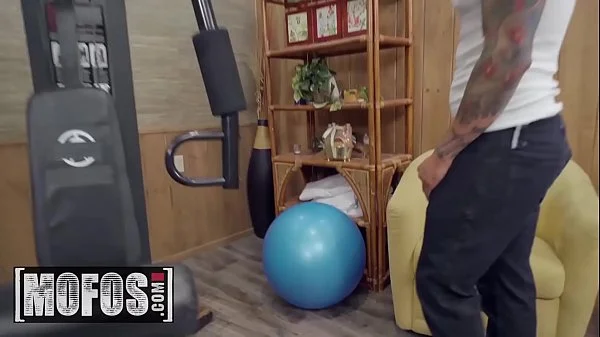 (Alex Legend, Ember Snow) - Little Fitness Freak - MOFOS