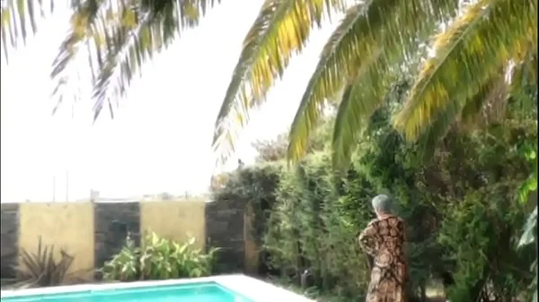 mientras  mi mujer  se coje  al  jardinero le rompo  el culo  a la mucama