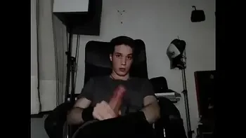 Argentino Pijudo dandole a la paja