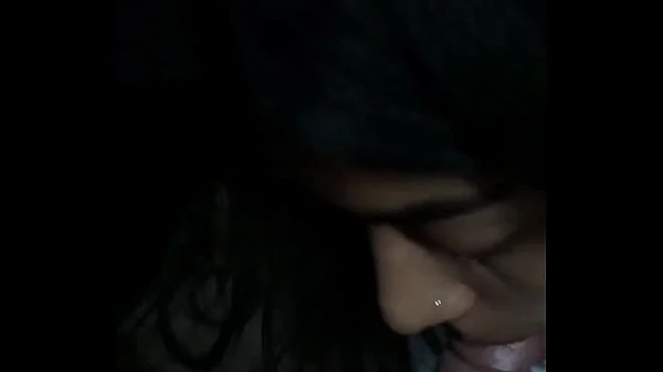 Tocando a mi hermanastra mientras juega parchis en su habitación