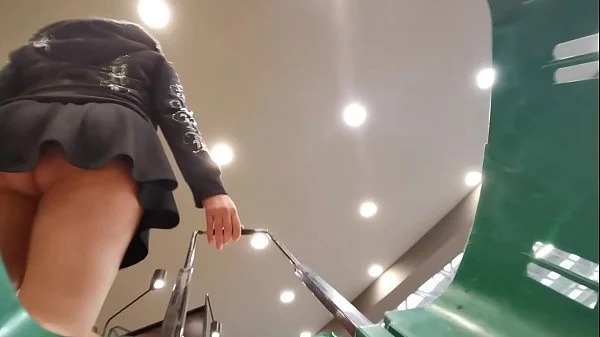 Puse una camara en el carrito del super y grabe una culona sin bragas, el mejor UPSKIRT que veras hoy en HD y no mamadas
