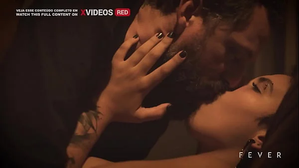 Marido assistindo a mulher transando com o amigo - FILME Capital Sin