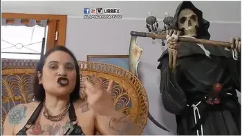 Urbex Novela - Mostro Il Mio Culo Sodo Agli Haters