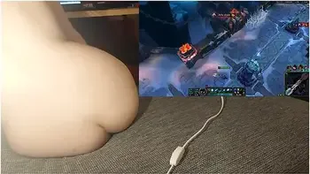 Rubbing Against The Vibrator Until Orgasm While Gaming