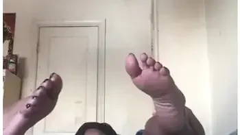 Look At My Feet While I Play In This Pussy