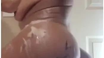 Uniqueen Catching Her Pee Slurping It Up And Twerking While Spitting It All Over My Body Come Watch