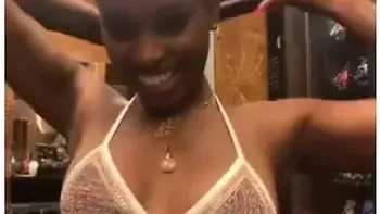 IG live hoe twerking