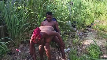 Nigerian Amateur Couple Fucking in Bush When Bus Breaks Down - Outdoor Big Ass Ebony Doggy Style