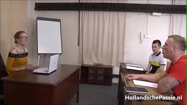 Lerares engels krijgt 2 harde pikken