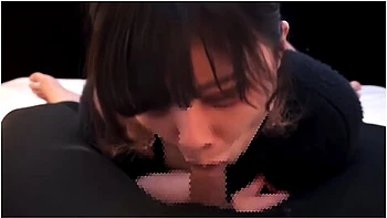 Hentai Anime In チラっと見えるフラかセクシーな大の口に精子を大量射精されて興奮しちゃう Cuminmouth