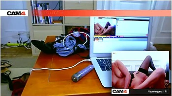 Mya & Flora: Pussy Eating & Fucking The Double-dildo