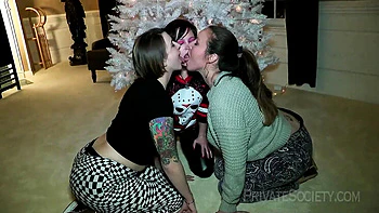 Violette Blakk Lesbian Threesome Feet Licking & Ass Eating in HD