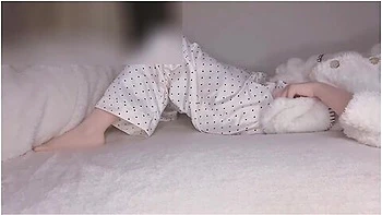 Japanese　 20 Years Old Fair-skinned Shaved Beauty　 Masturbation