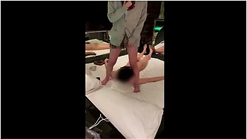 顔面放尿m男に大量おしっこ調教するキャル女子生　ふっかけ飲尿合法 Legal